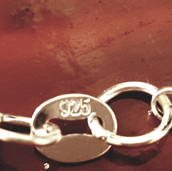 NWOT 18" flower pendant on .925 stamped chain. - Picture 4 of 5